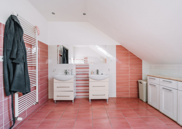 Na predaj 5 izb. Rodinný dom - Malá Vieska, Družstevná pri Hornáde