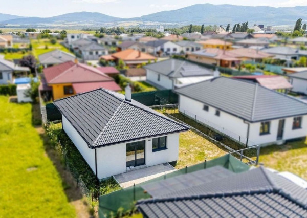 Na predaj novostvba BUNGALOVU - Geča