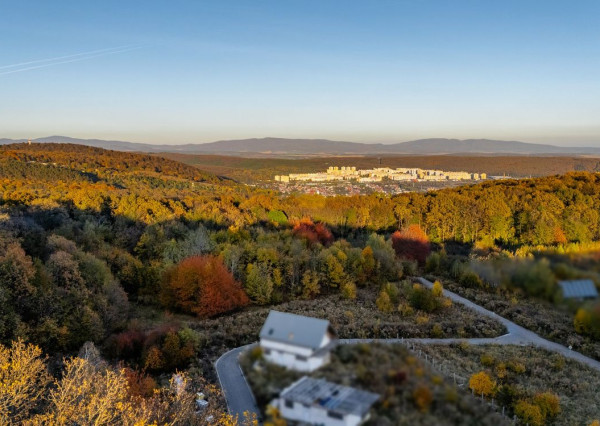 Lukratívne pozemky na predaj v atraktívnej lokalite Bankov – ideálne pre individuálnu rekreáciu a celoročné bývanie