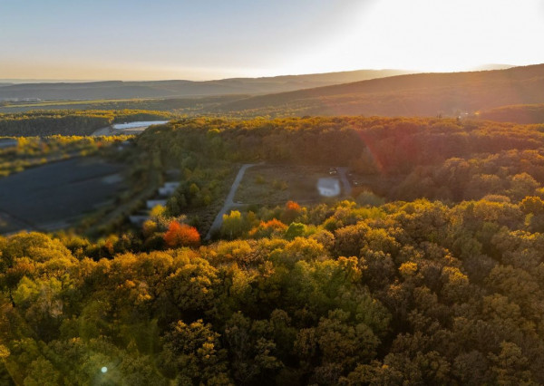 Lukratívne pozemky na predaj v atraktívnej lokalite Bankov – ideálne pre individuálnu rekreáciu a celoročné bývanie