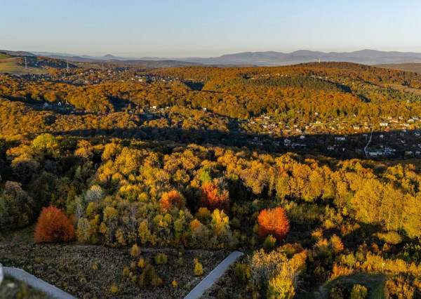Lukratívne pozemky na predaj v atraktívnej lokalite Bankov – ideálne pre individuálnu rekreáciu a celoročné bývanie