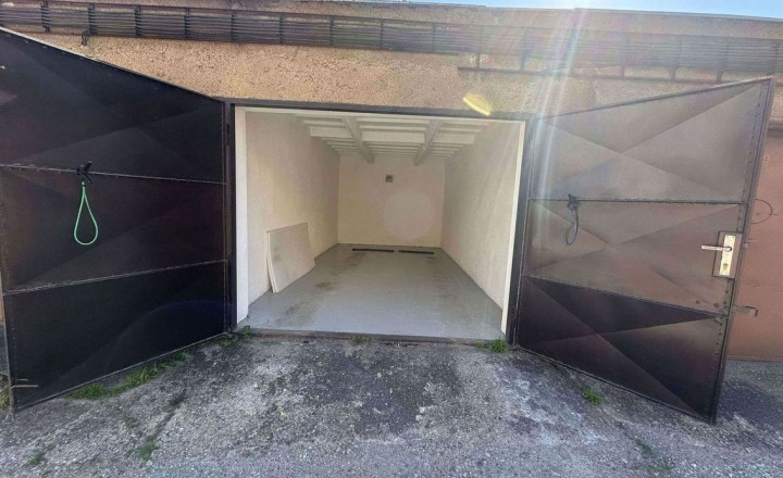 Na predaj garáž na Fibichovej ulici vo dvore, Košice - JUH - fotografia 2