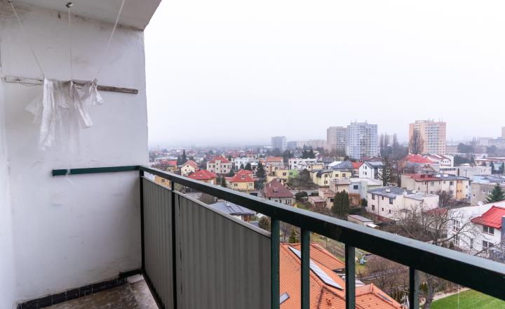 Na predaj 2-izbový byt s loggiou na Tolstého ulici – Košice, Sever - fotografia 8